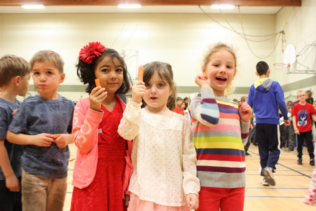 Ecole Victoria School 3 girls